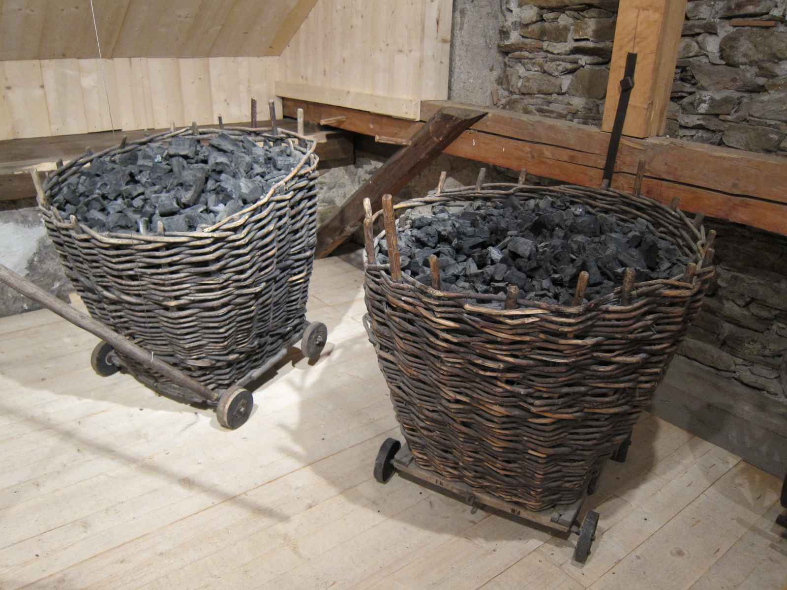Kohlenkörbe